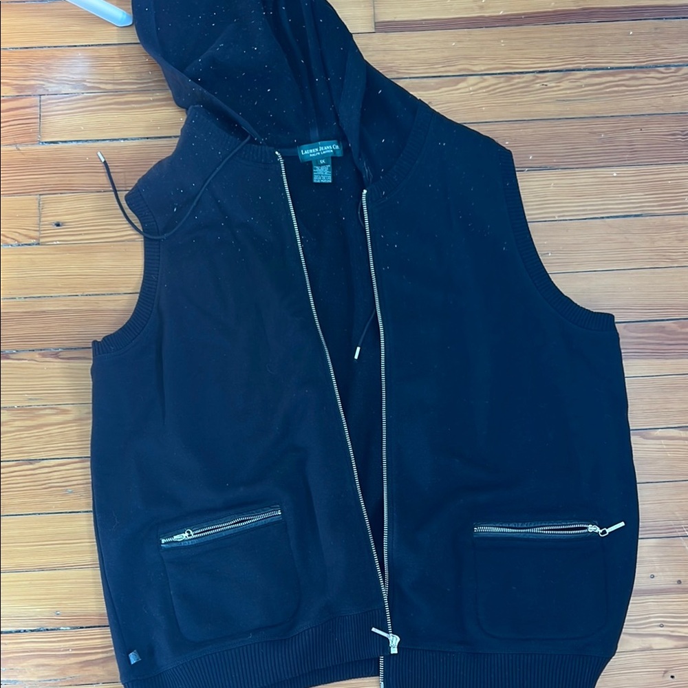 Black Sleeveless Hoodie with Zipper Pockets